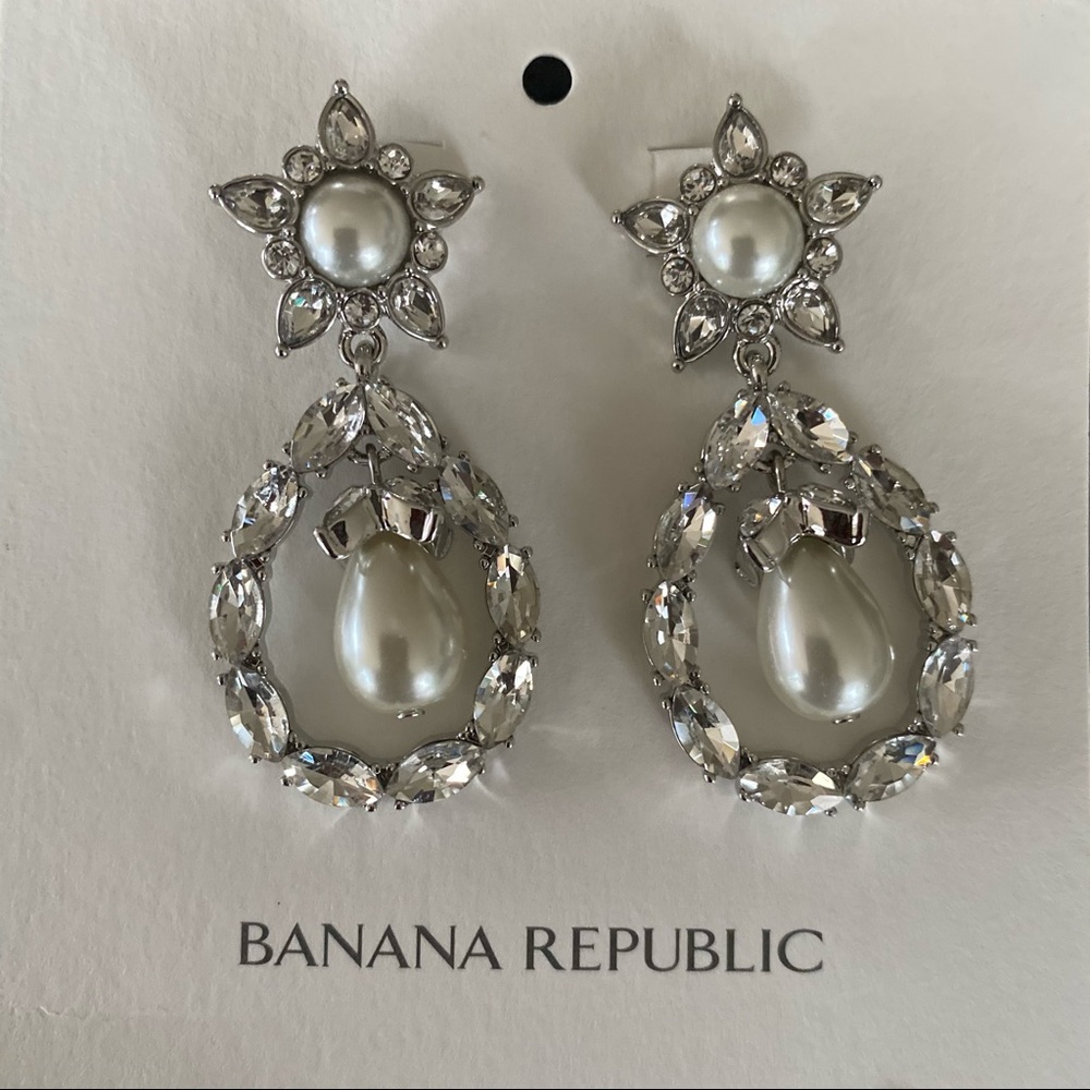 BANANA REPUBLIC NWOT Crystal Pearl Statement Earrings